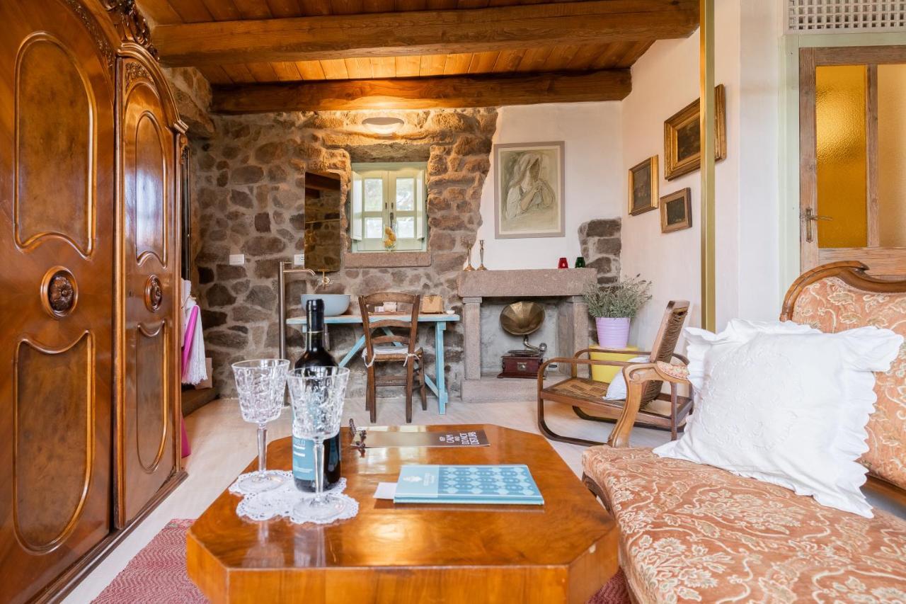 Готель Borgo Lu Puleu Perfugas Екстер'єр фото